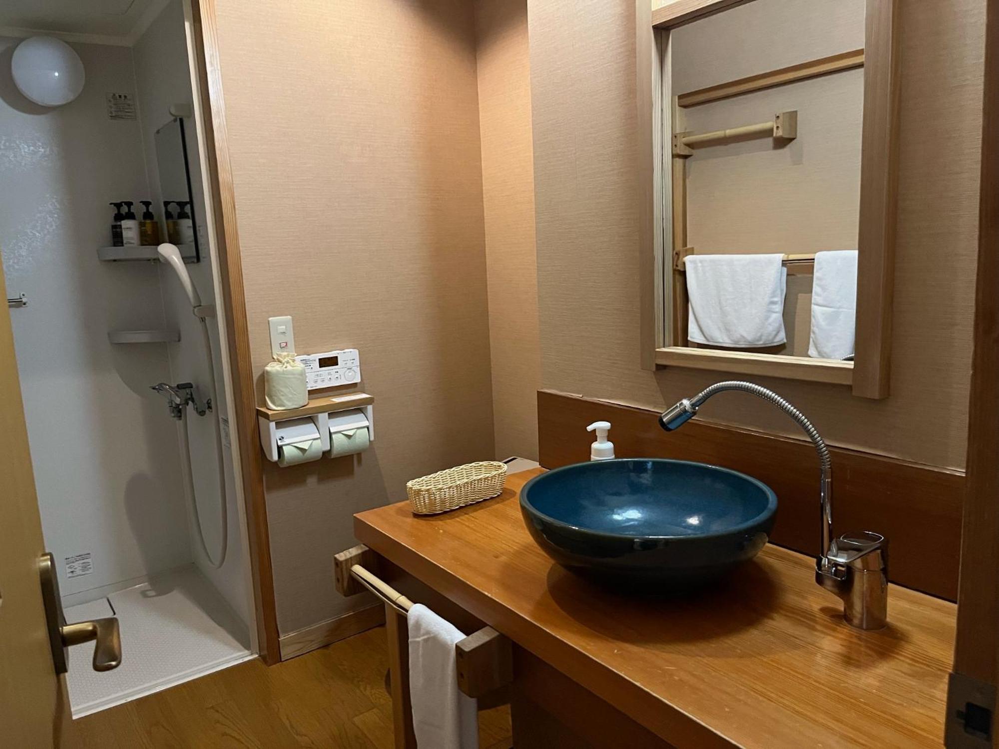 Miyama Ouan Kyoritsu Resort Takayama  Ngoại thất bức ảnh Bathroom in a hotel