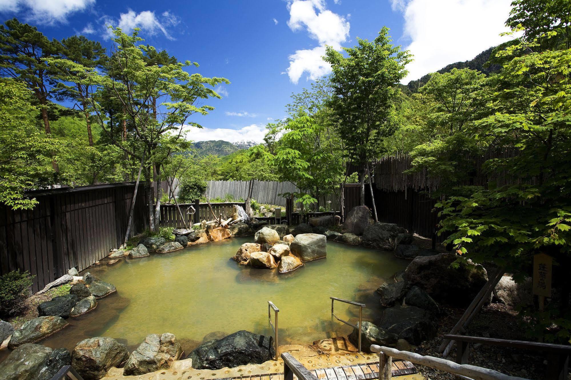 Miyama Ouan Kyoritsu Resort Takayama  Ngoại thất bức ảnh A hot spring in Japan